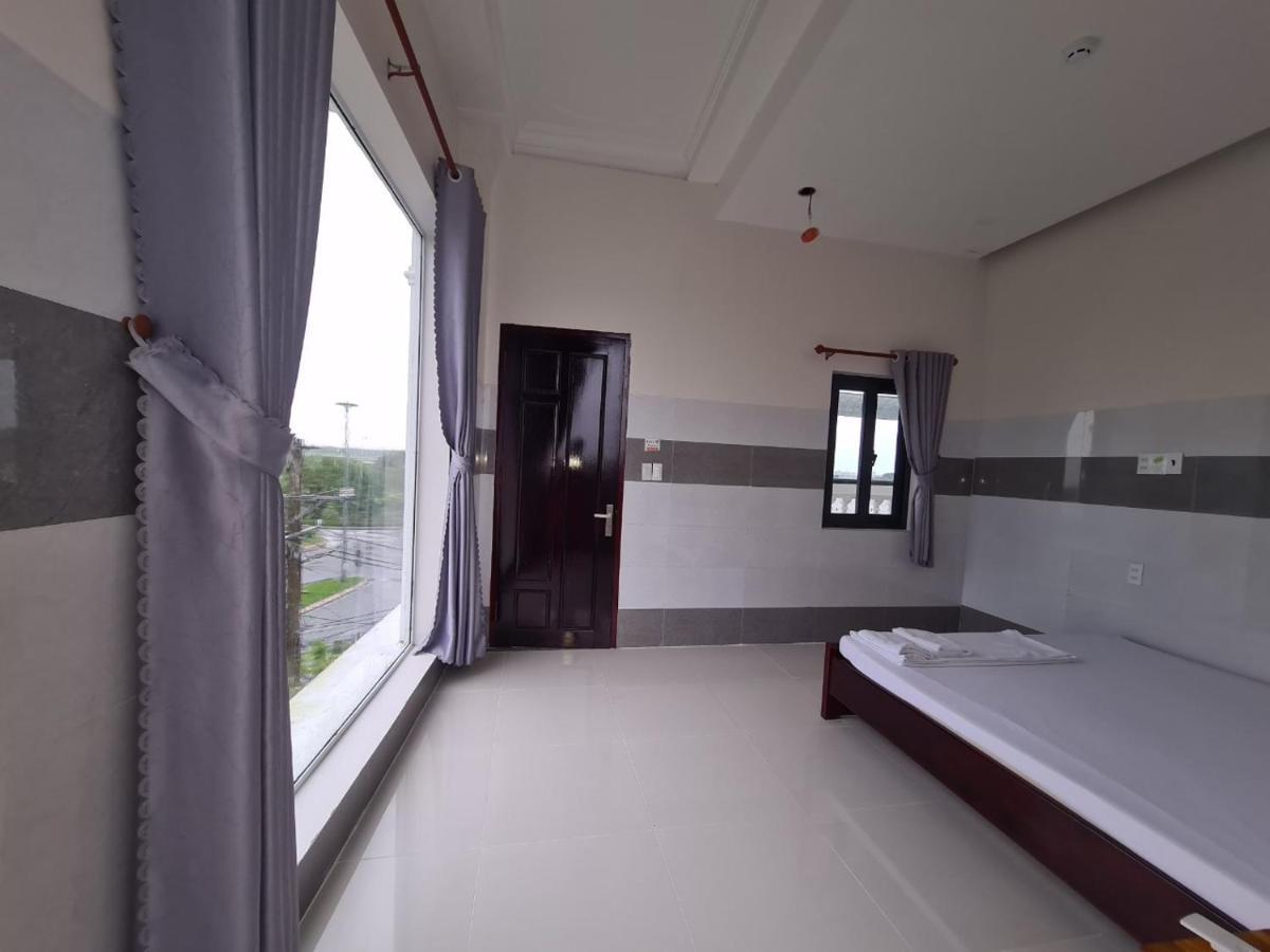 Khach San Hoang Mai Hotel Кан То Екстериор снимка